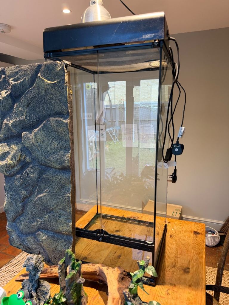 ExoTerra 45x45x80 vivarium & all accessories 
