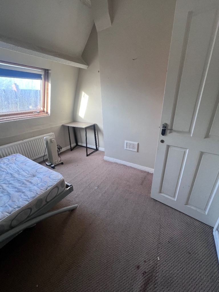 Double Room available in 3 Bed House (Salford )