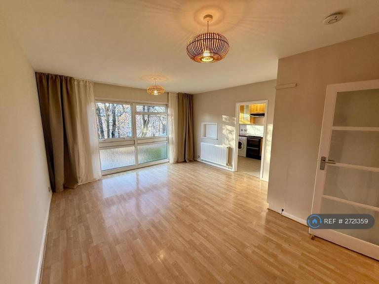 2 bedroom flat in Parklands, London, W5 (2 bed) (#2721359)