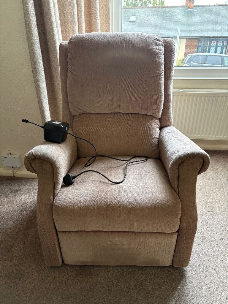 Comfortable Beige Recliner Armchair – Good Condition