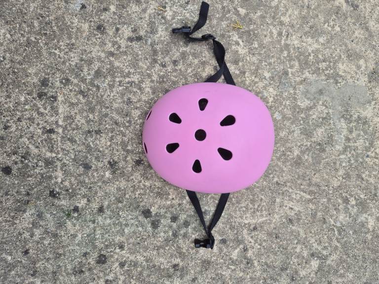 Girls pink 💗 helmet