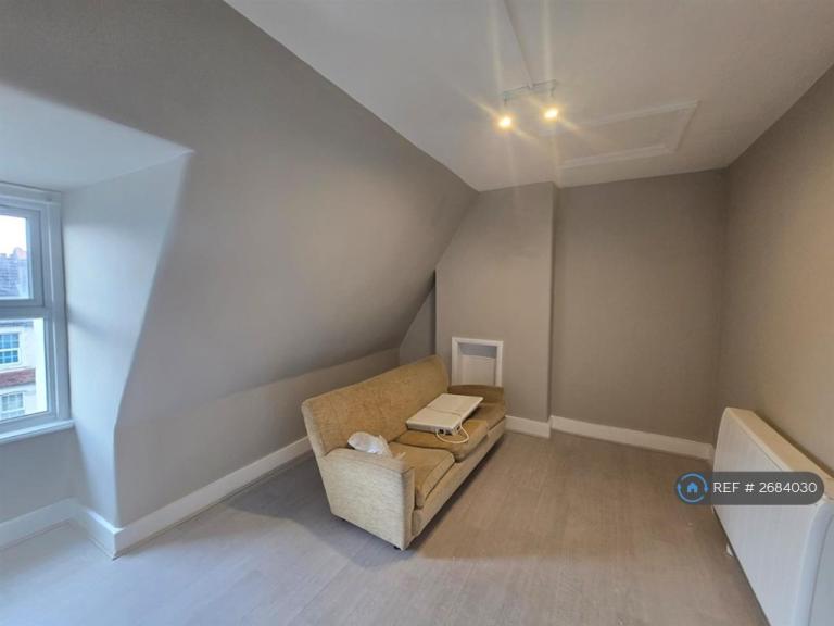 1 bedroom flat in Beulah Road, Thornton Heath, CR7 (1 bed) (#2684030)