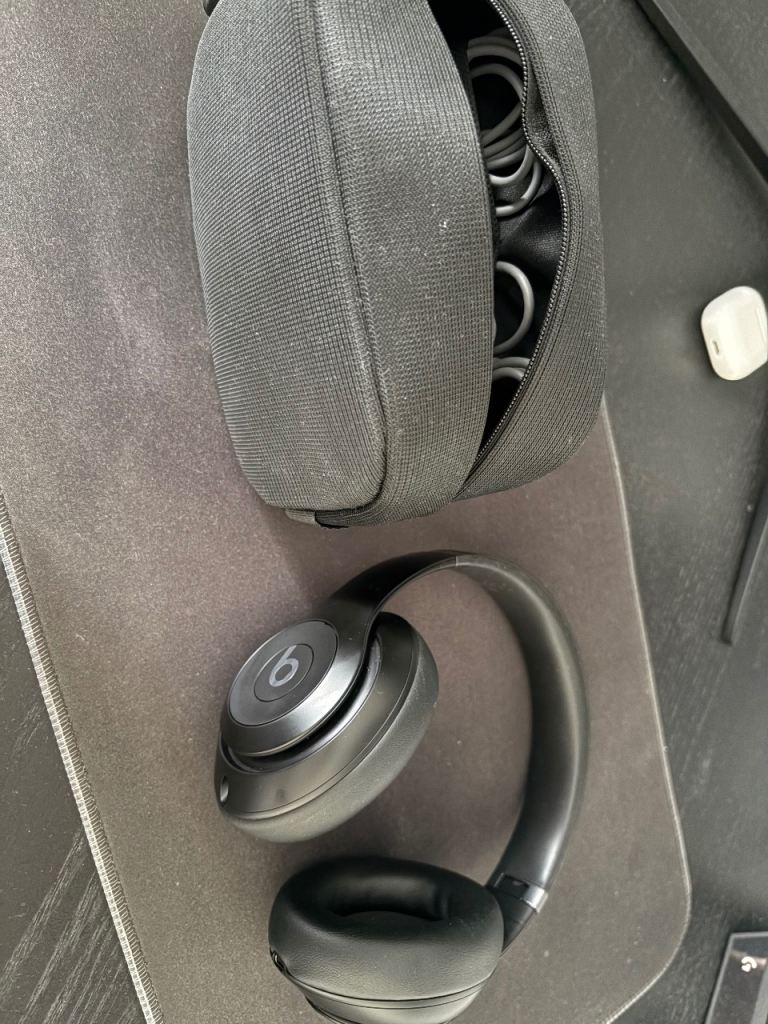 Beats Solo3 Wireless Headphones - Black, Good Condition with Case