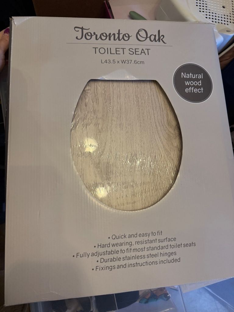 Brand New Toronto Oak Toilet Seat – Natural Wood Effect