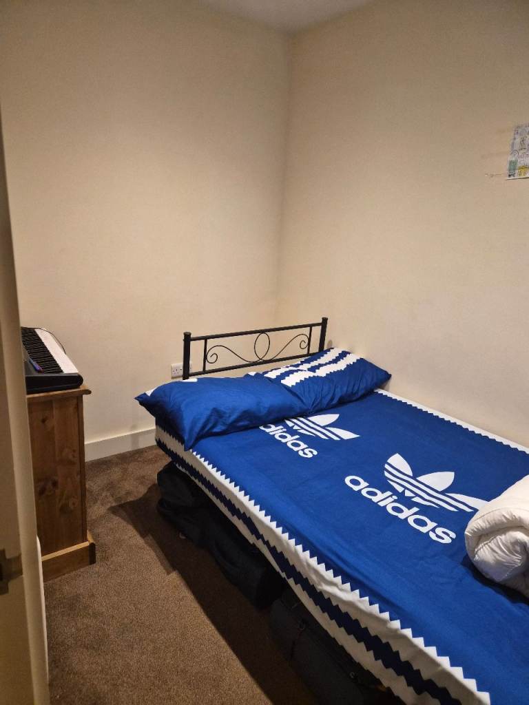 Single room with private toilet and bathroom