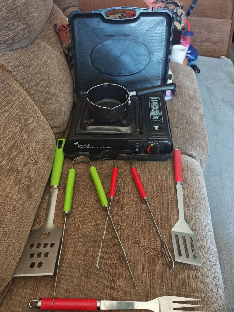 Gas Camping Stove, Saucepan and Utensils 