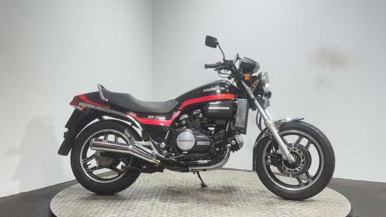 Honda VF750 MAGNA 1982 RUNNING PROJECT BIKE CLASSIC V4 750CC CRUISER