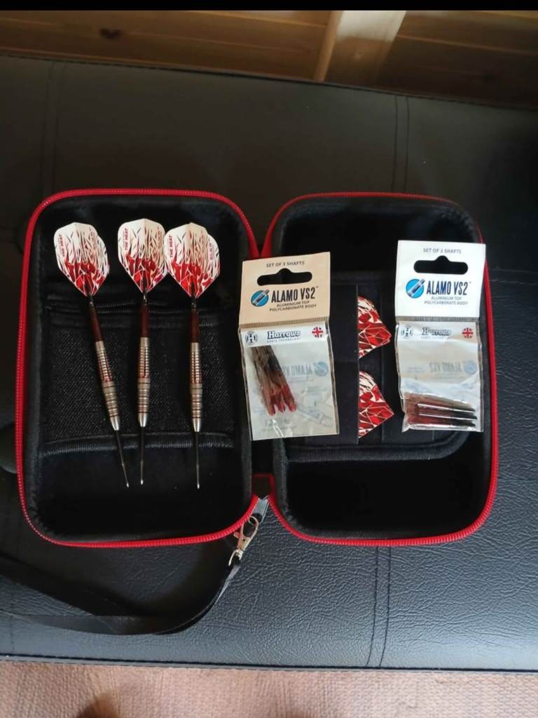 Damon heta series 2 darts with Case and Spare Flights 