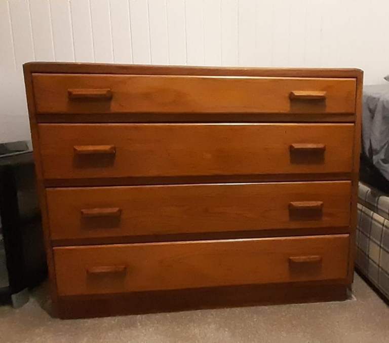 Wooden Chest of Drawers – Good Condition