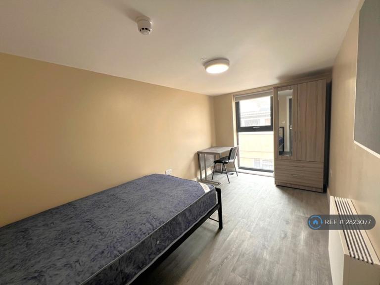 4 bedroom flat in St Augustines Parade, Bristol, BS1 (4 bed) (#2823077)