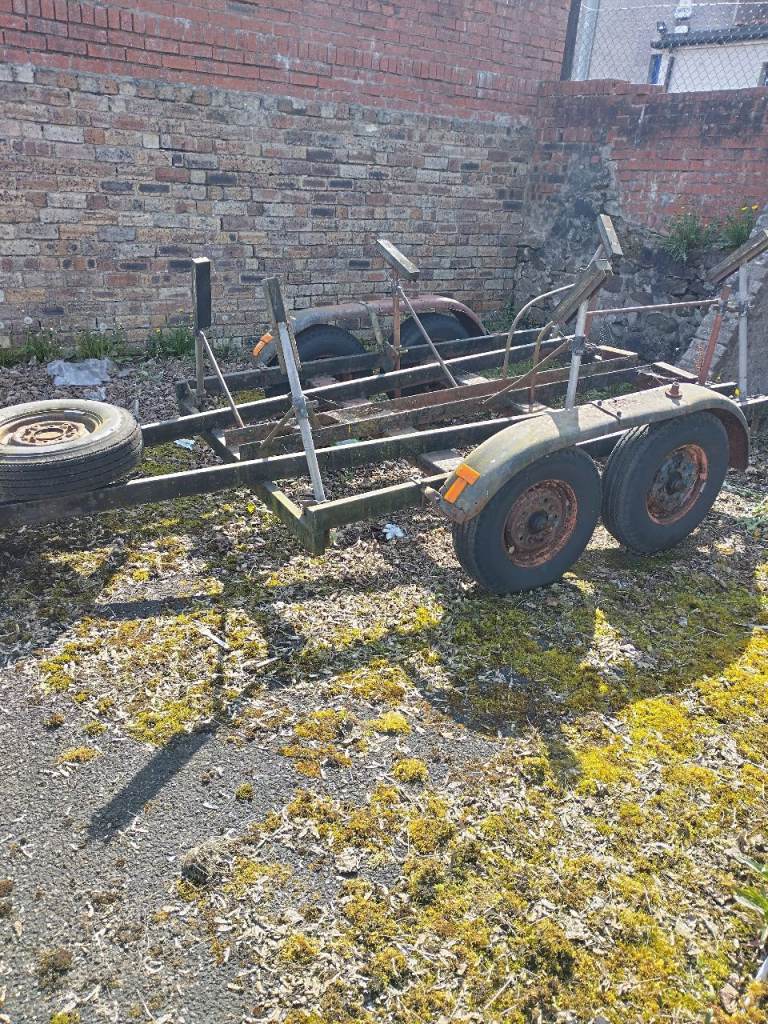 Twin axle boat trailer 