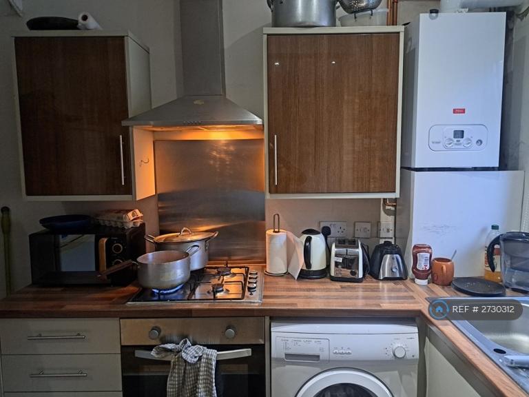 1 bedroom in Village Terrace, Leeds, LS4 (#2730312)