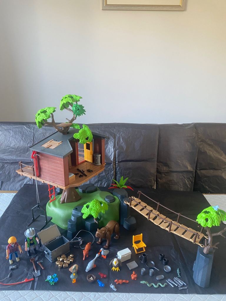Playmobil 5557 tree house set complete
