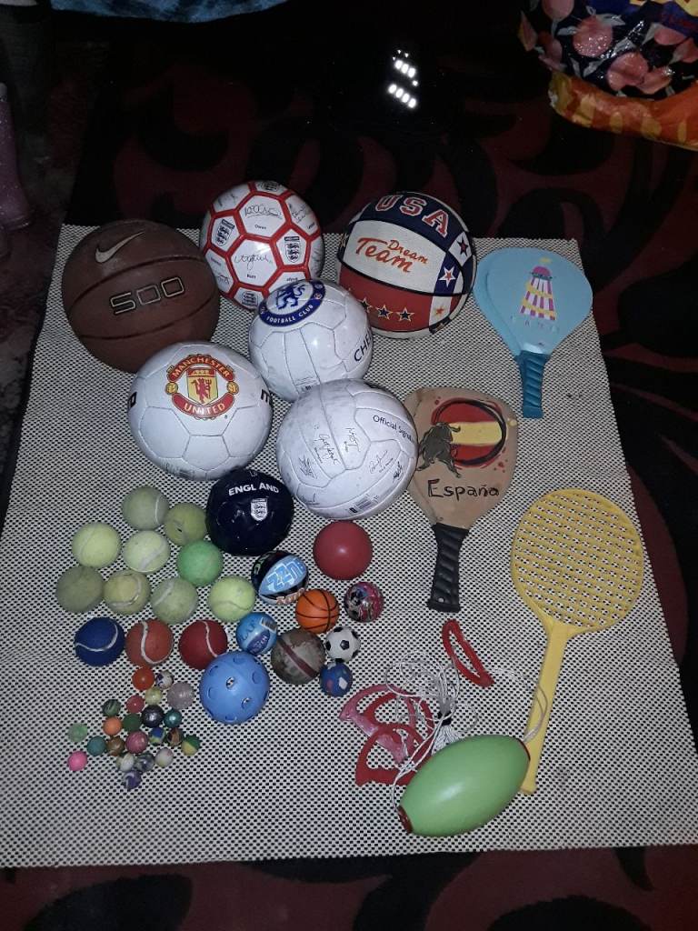 Footballs/tennisballs/basketballs/small bouncy balls/bats etc