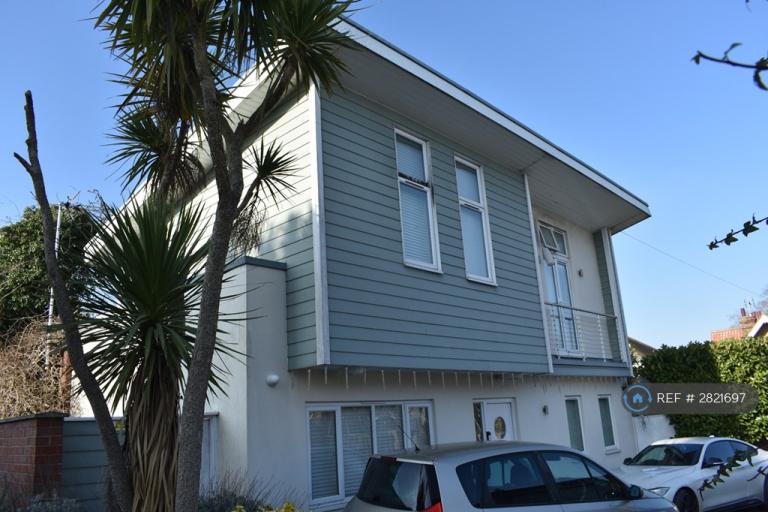 2 bedroom house in Carlton Avenue, Westcliff-On-Sea, SS0 (2 bed) (#2821697)