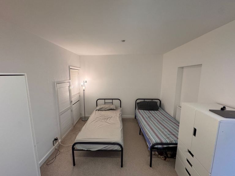 Spacious Double Room Available – West Croydon 🌟