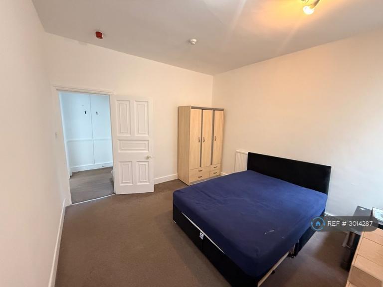 2 bedroom flat in Princes Avenue, London, N3 (2 bed) (#3014287)