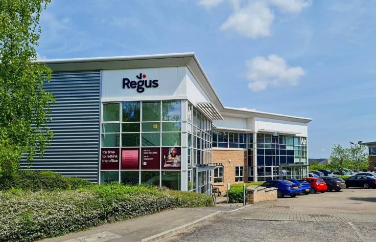 Chippenham - SN14 0GT \ Serviced Office with 2 Desks