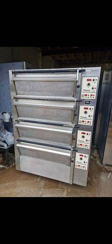 Bakery equipment. Tom chandley 8 tray deck oven. 