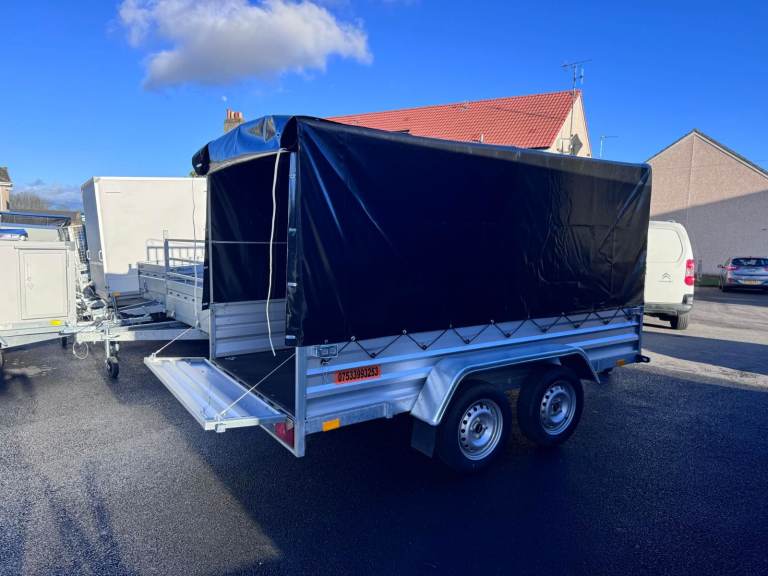 BRAND NEW 8,7ft x 4,2ft TWIN AXLE NIEWIADOW TRAILER WITH FRAME AND COVER 750KG
