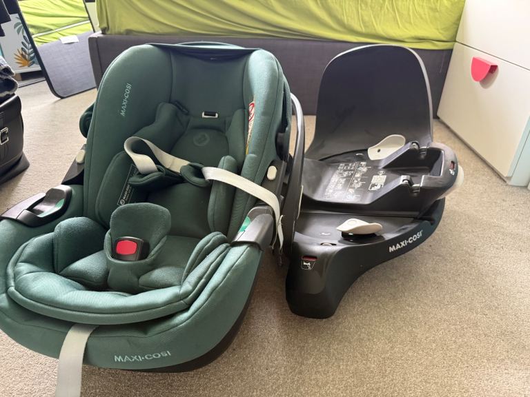 Maxi-Cosi Pebble 360 Pro Car Seat & ISOFIX Base