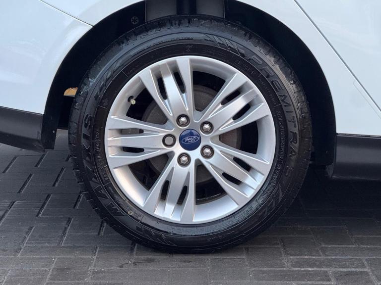 2013 Ford Focus 1.0 125 EcoBoost Titanium Navigator 5dr HATCHBACK PETROL Manual