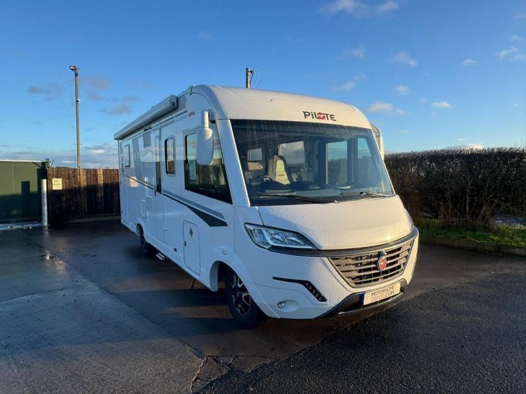 Pilote G740 FC Sensation Island Bed 4 Berth 4 Belts