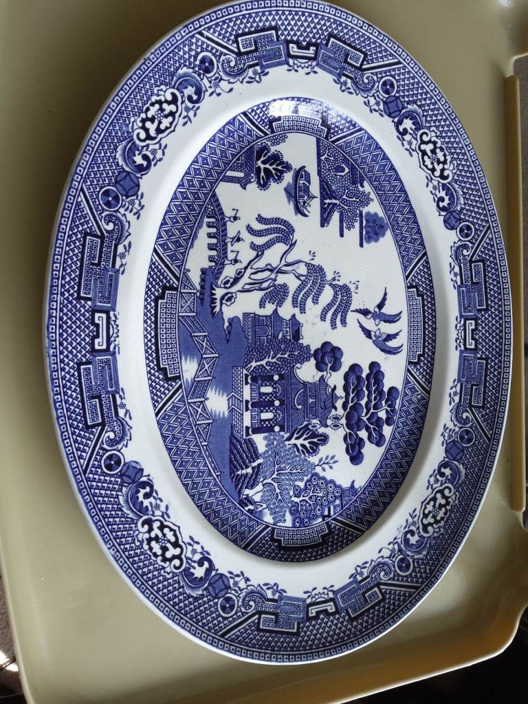 Willow pattern serving plate
