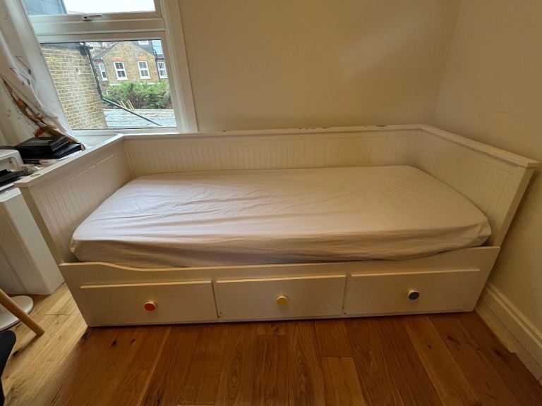 Ikea Hemnes Daybed with 2 matresses