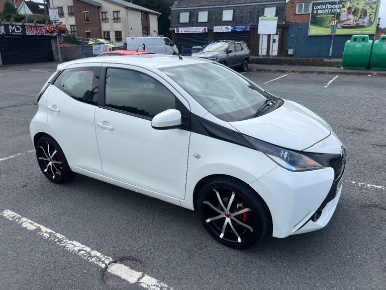Toyota, AYGO, Hatchback, 2016, Manual, 998 (cc), 5 doors