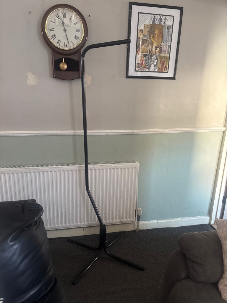 Bird cage stand