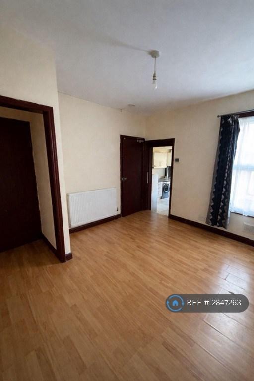 2 bedroom flat in Cameron Road, Ilford, IG3 (2 bed) (#2847263)