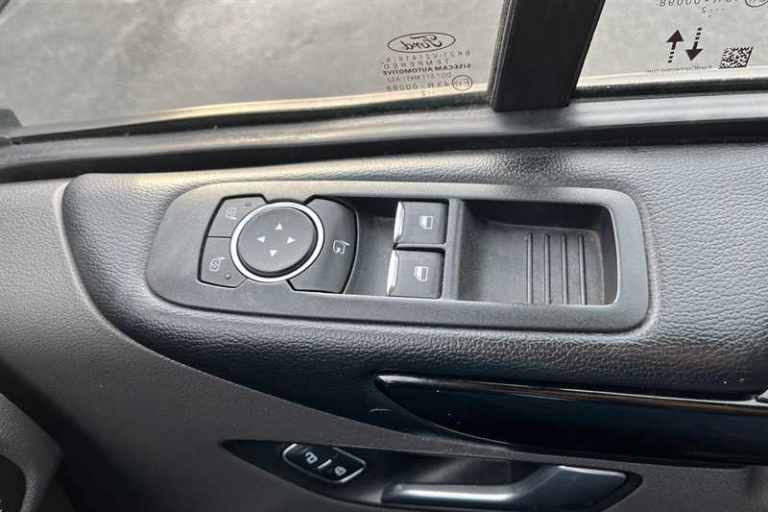 2022 Ford Tourneo Custom L2 320 Titanium 2.0 Diesel Automatic Start/Stop (130ps) Minibus Diesel A...