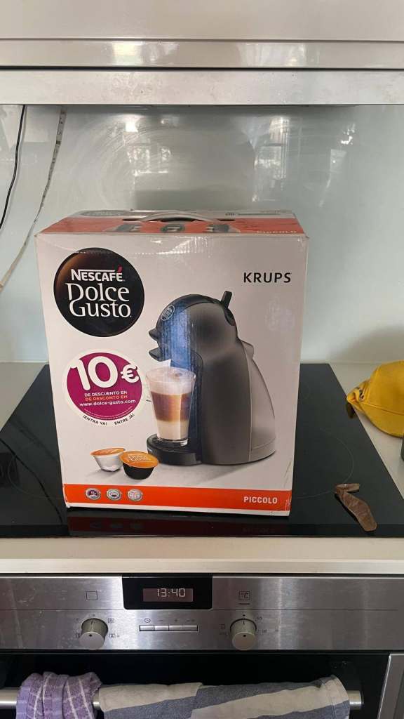 QUICK SALE Nescafe Dolce Gusto coffee pod machine