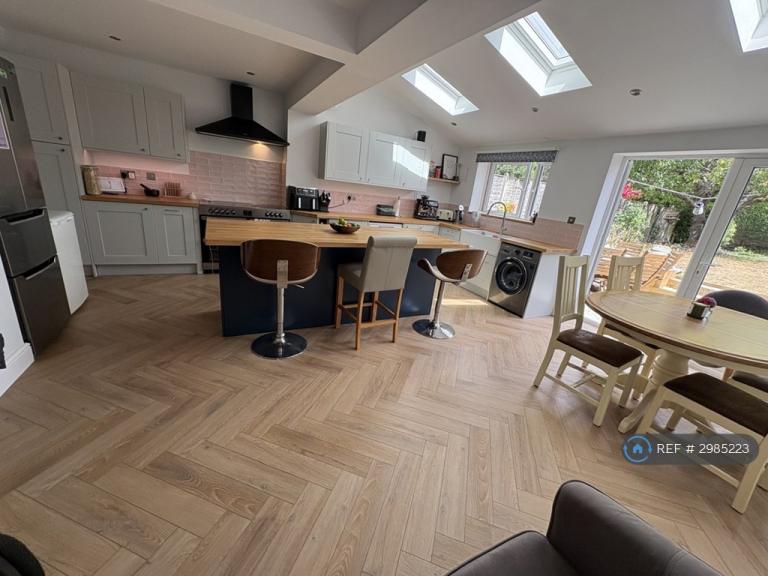 2 bedroom house in Stuart Close, Reading, RG4 (2 bed) (#2985223)