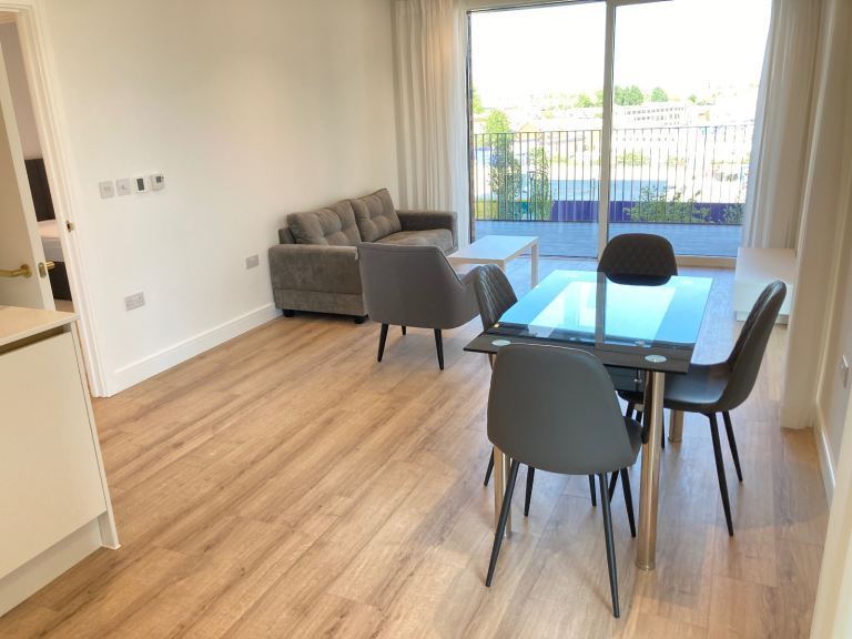 New Build Concierge Lift 2Bed 2Bath Flat OpenPlanBalcony LoungeCinemaBowlingGardens VeryNearTubeBus