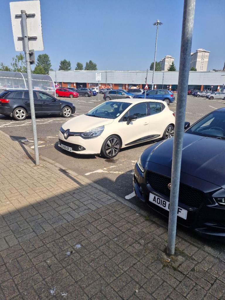 Renault, CLIO, Hatchback, 2015, Semi-Auto, 1461 (cc), 5 doors