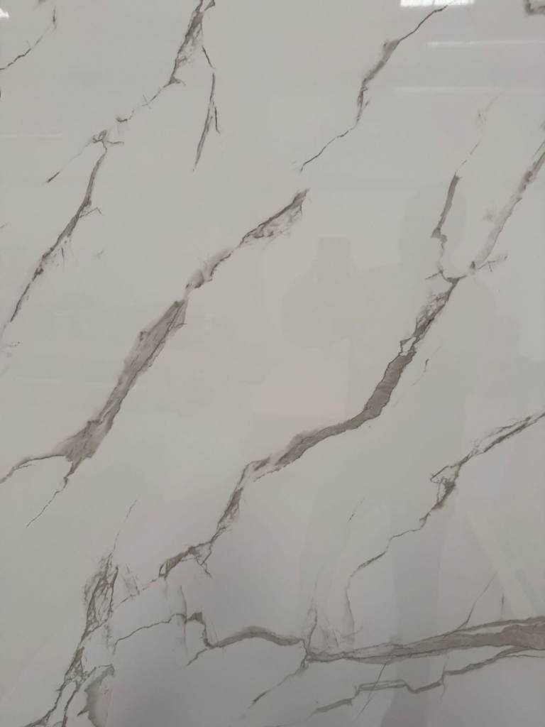 WET WALL PANELS IN DIFFERENT COLOURS