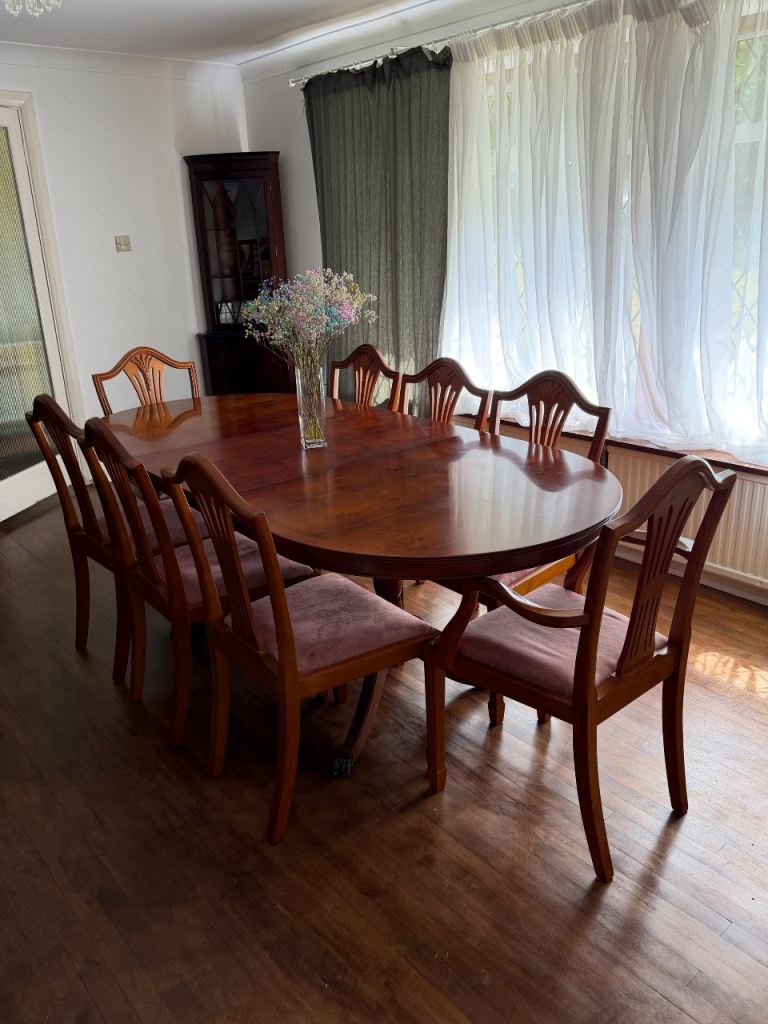 Vintage English Hepplewhite Style Extending Dining Table & 8 Chairs (2 Carvers)