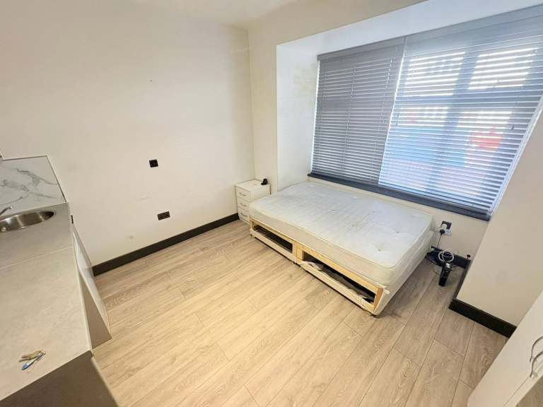 BENEFITS ACCEPTED - Studio Flat Available in New Malden Surbiton Kingston KT3