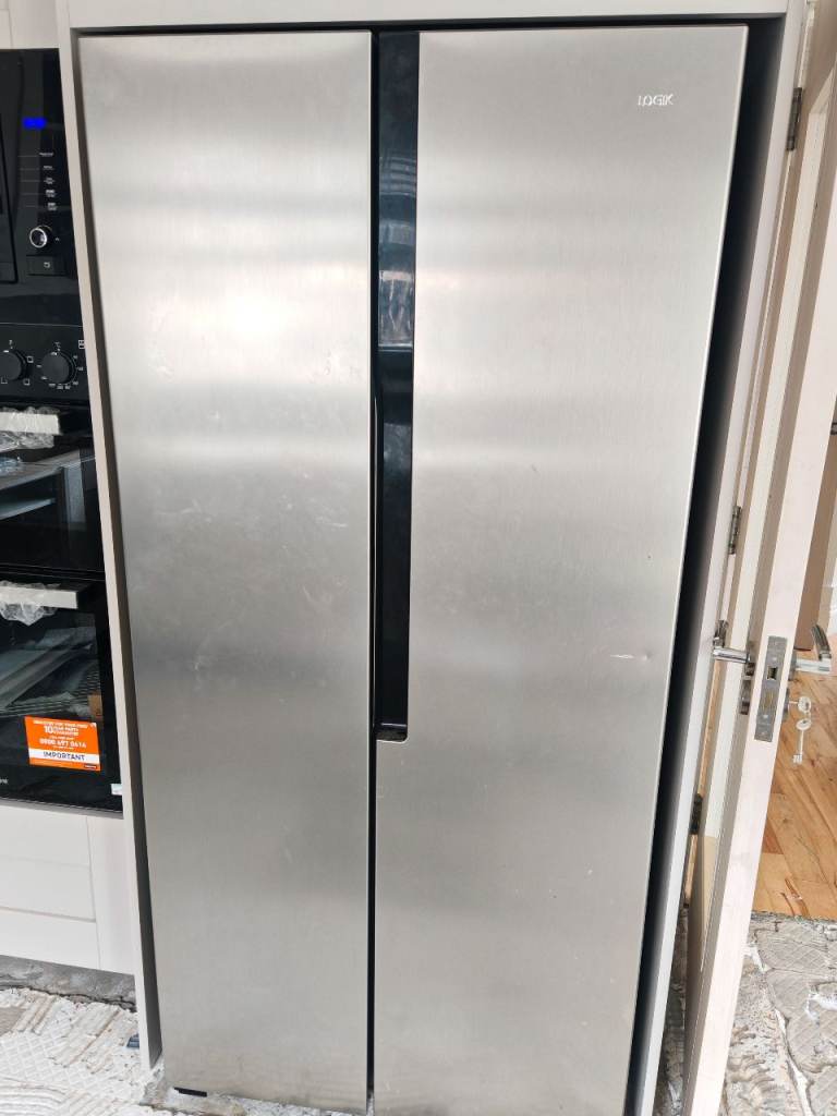 Fridge freezer logik  American style 