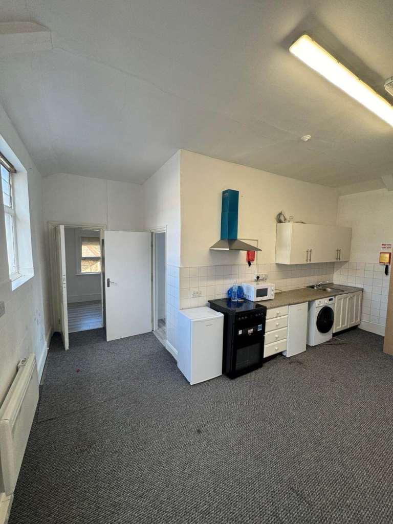 Furnished 2-bedroom flat to rent-Croydon (CR0)