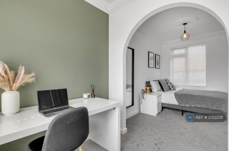 4 bedroom house in Horning Close, Norwich, NR5 (4 bed) (#2722256)