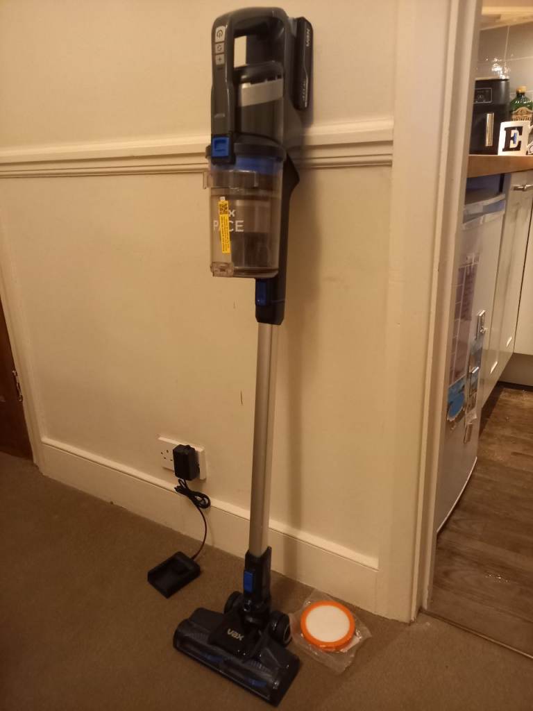 Vax pace cordless vacuum standing hoover BRAND NEW HEAD AND NEW FILTER battery & charger included 