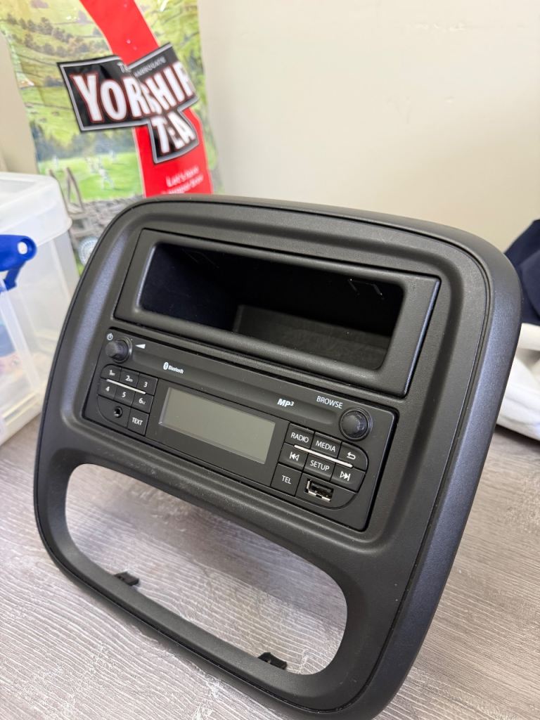 Vauxhall vivaro 2016 stereo headunit