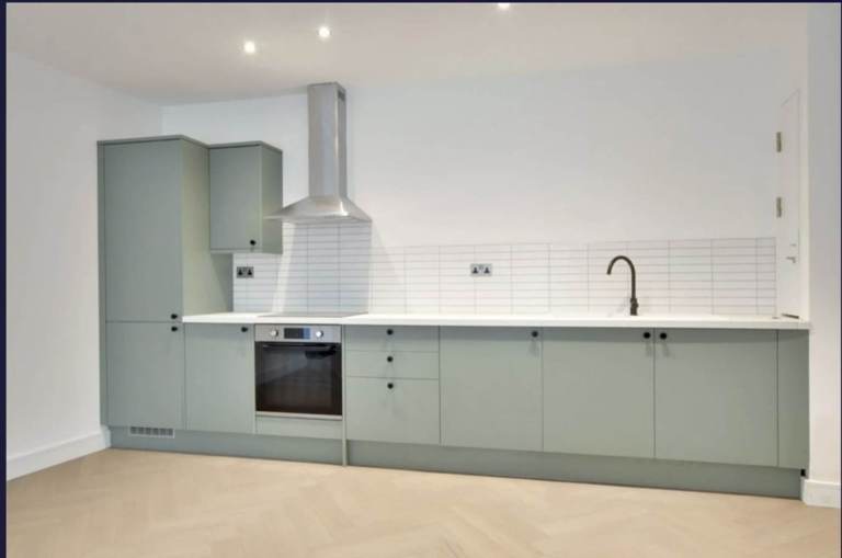 Two-bed with Ensuite, Ground floor living with excellent Links SE10 -  CALL / WHATAPP--VIDEO NOW 