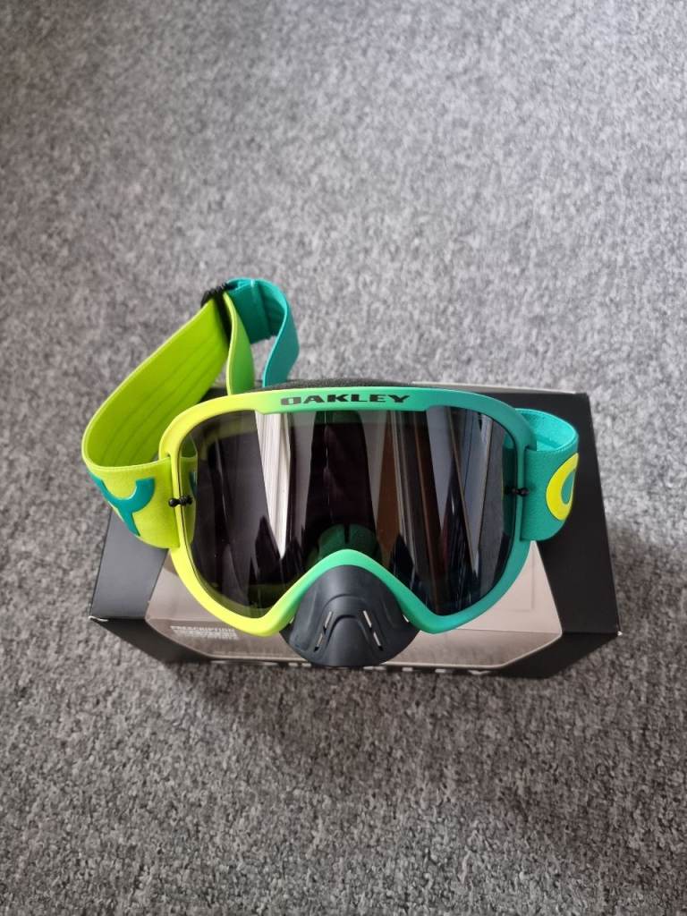 OAKLEY O FRAME 2.0 PRO MX GOGGLES. 