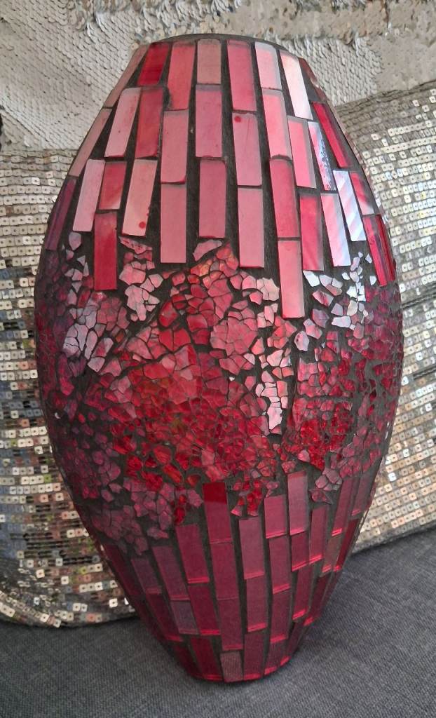 Beautiful light-catching crackle glass red Vase 11:3/4"x 7"