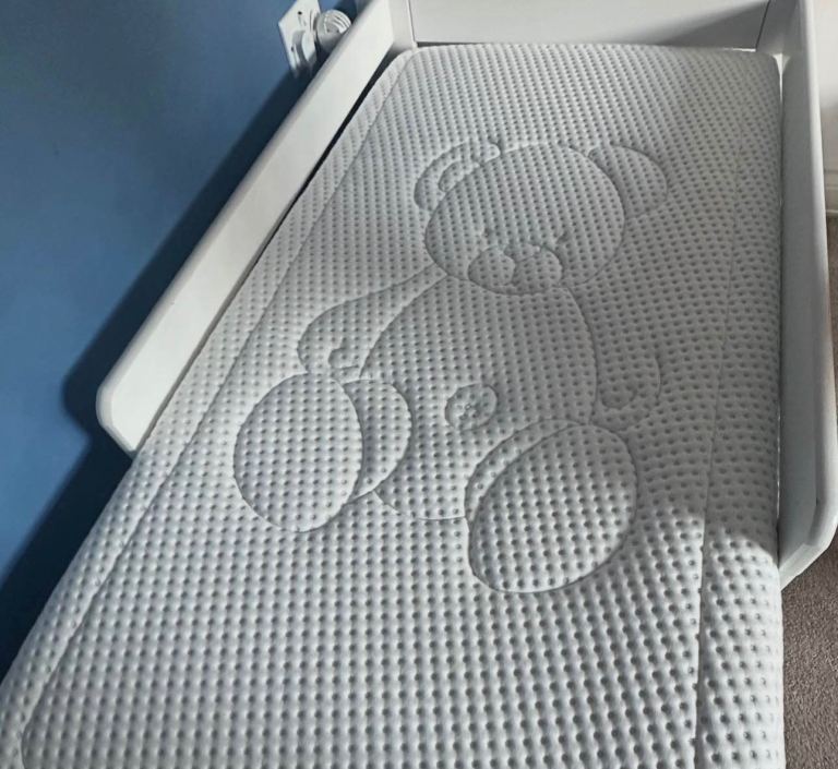 Must go today : Bespoke Latex Sense Mattress & protective sheet and Storage Bed Set (75x176)