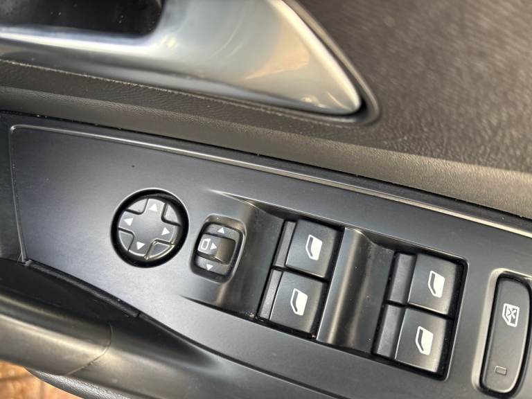 2024 Peugeot 308 1.2 PureTech Allure 5dr EAT8 ESTATE PETROL Automatic